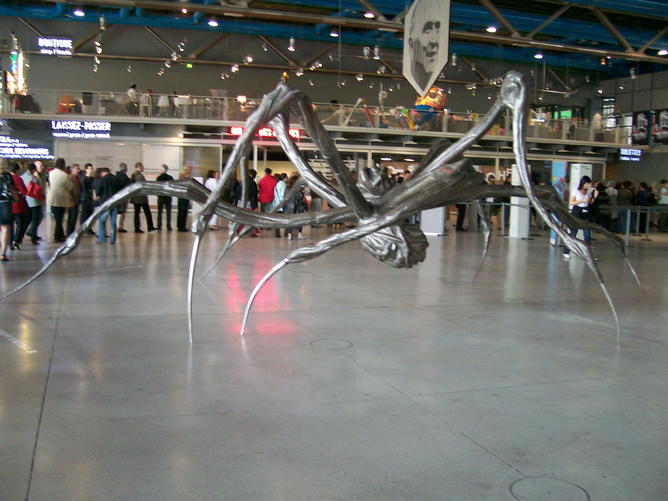 louise-bourgeois-hall-pompidou-2008.jpg
