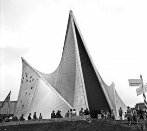 Le Corbusier et Iannis Xenakis, Pavillon Philips, Exposition Universelle Bruxelles, 1958 © wikimedia commons / Wouter Hagens